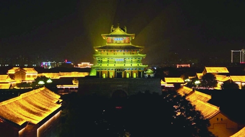 雄踞于古城中心的光岳楼是聊城的地标性建筑